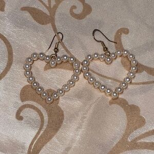 6/$20 Heart perle Earrings💞